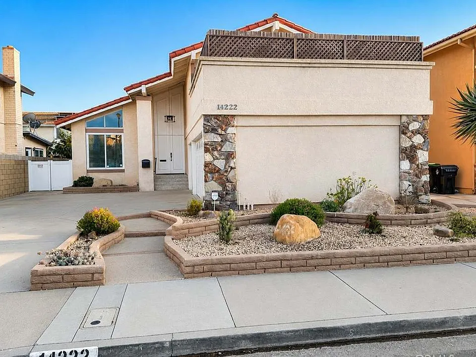 14222 Enfield Cir