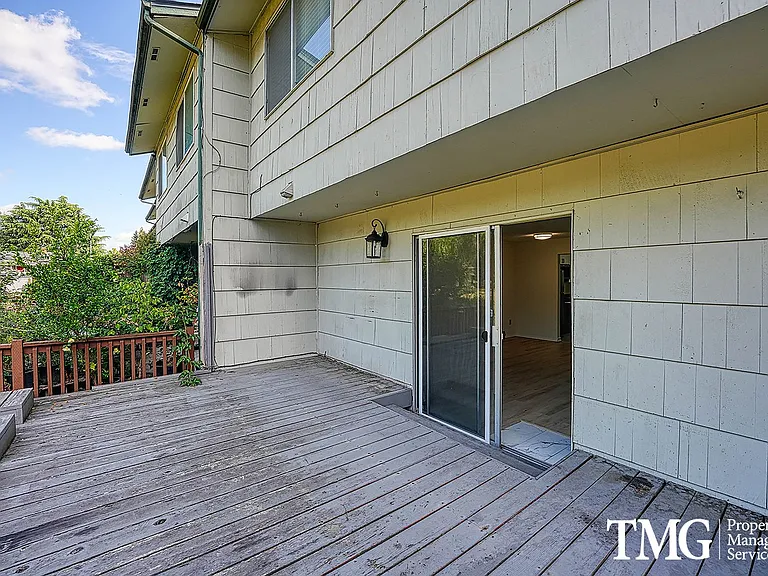 321 NE 105th St — Photo 26