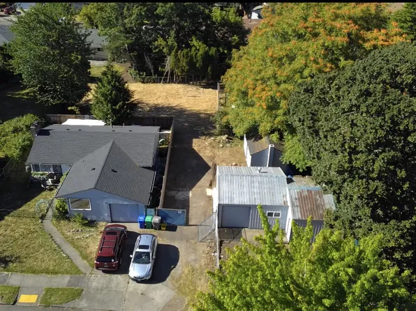 12041 NE Siskiyou St, Portland, OR 97220