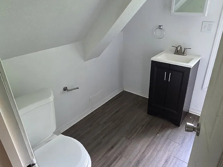 1374 E 115th St #3 — Photo 5