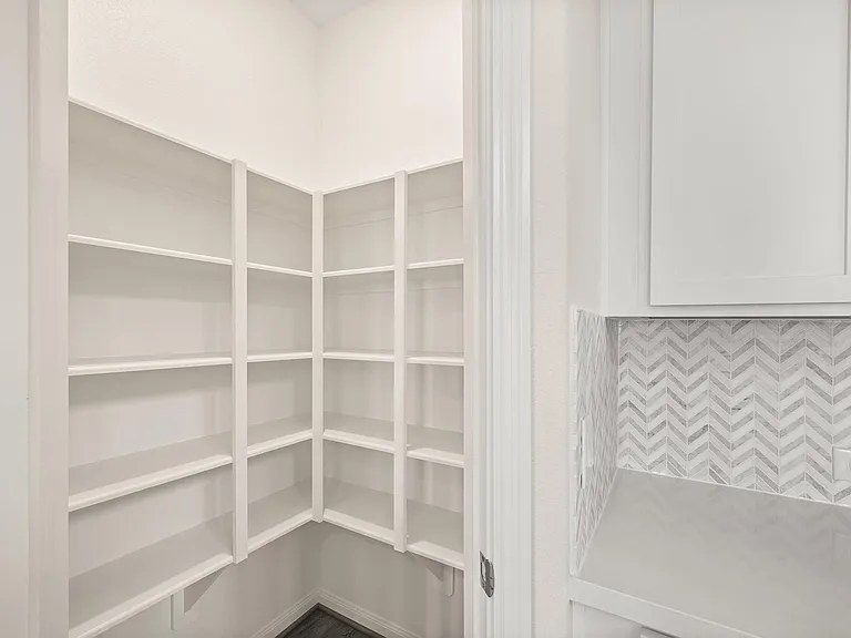 804 Sarasota Shore Dr — Photo 23