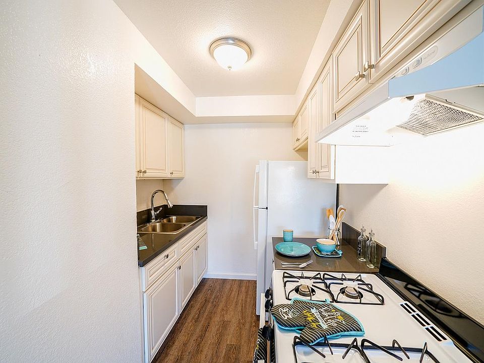 1st image of 500 Townsite Dr APT 216