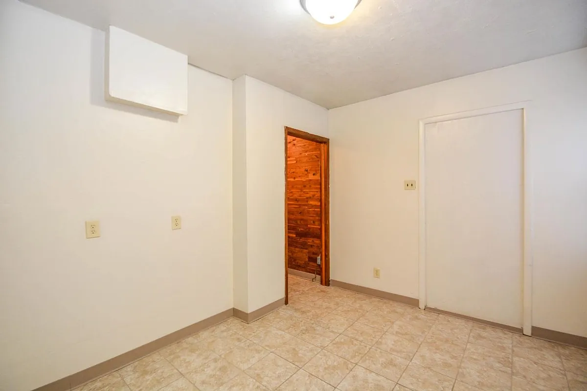Building Photo - 404 East 20th