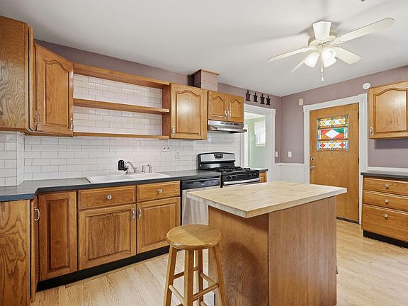 5th image of 1131 Woodbridge St