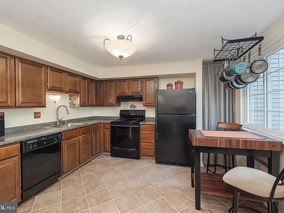 5th image of 5204 Saint Genevieve Pl #339