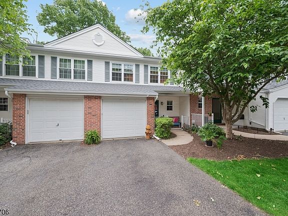 4th image of 19 Maple Ln