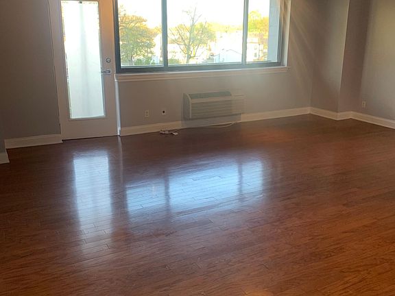 3rd image of 60 Parkway Dr E APT 3L