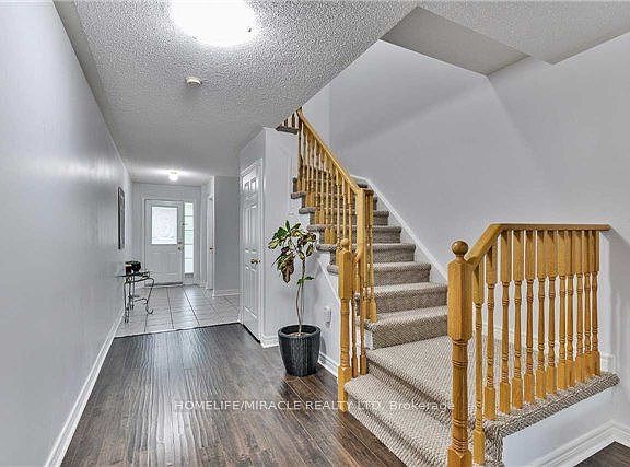 2nd image of 34 Ridgemore Cres