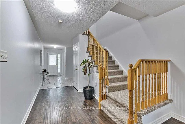 Building Photo - 34 Ridgemore Cres