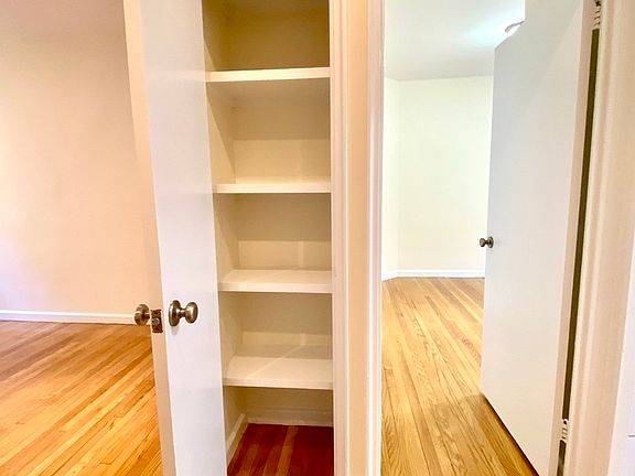 5th image of 511 E 78th St APT 5a