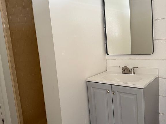 3rd image of 2459 Kapiolani Blvd #F