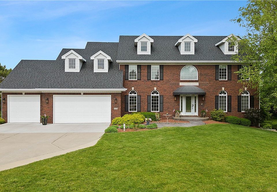 1st image of 635 SE Southfork Dr