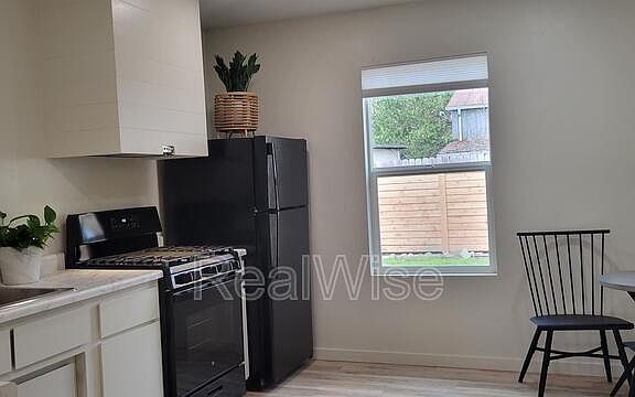 5th image of 509 NW C St #5