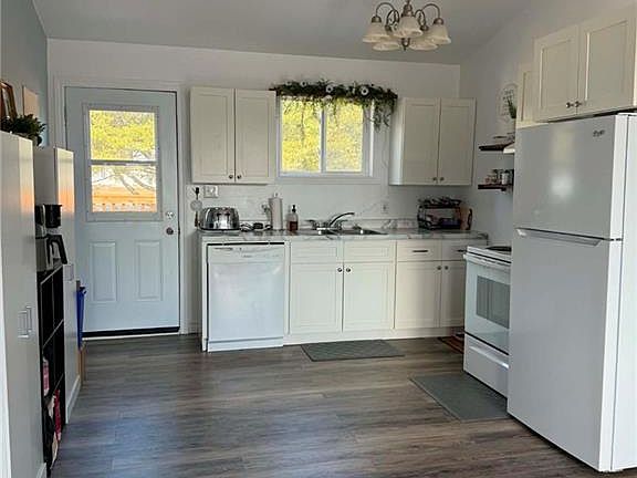 3rd image of 5 Belding St