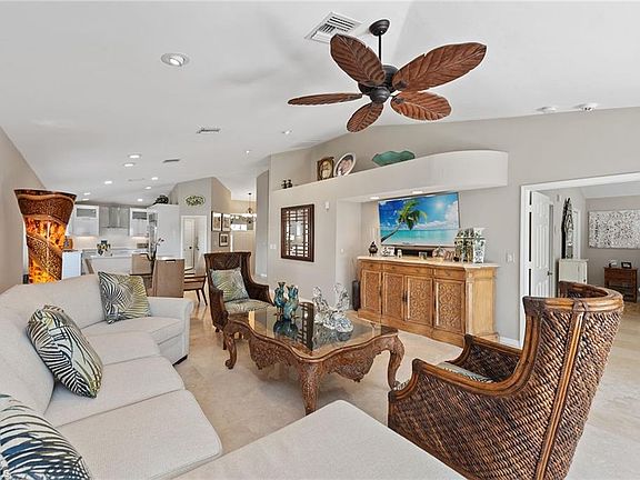 4th image of 27061 Enclave Dr
