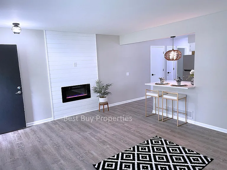 5812 Halsey St — Photo 2