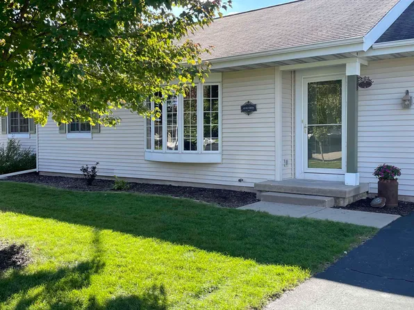 233 Sunrise Ct, Deerfield, WI 53531