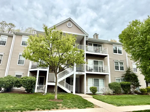 901 Tuliptree Ct, Mahwah, NJ 07430