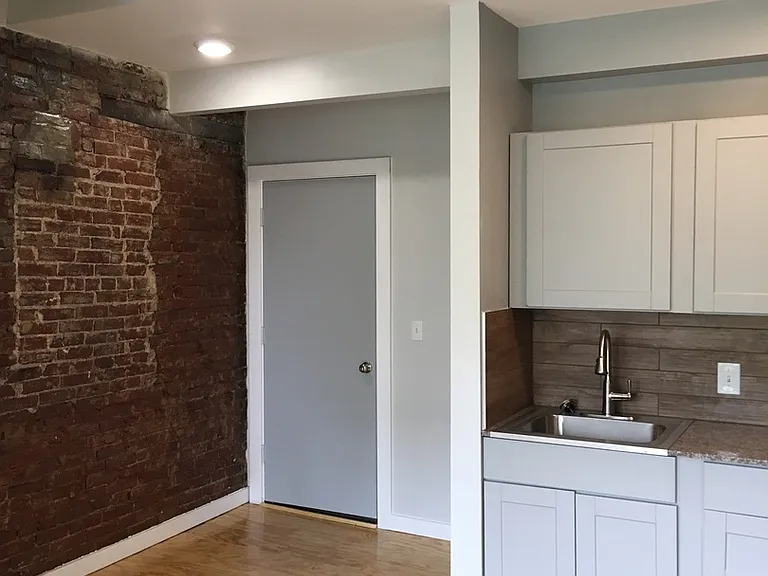 7718 S Broadway #A — Photo 6