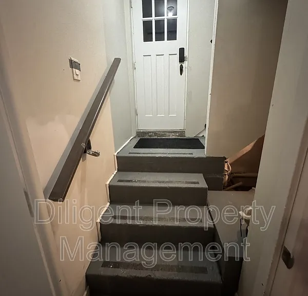 736 Stormont St #LOWER — Photo 32