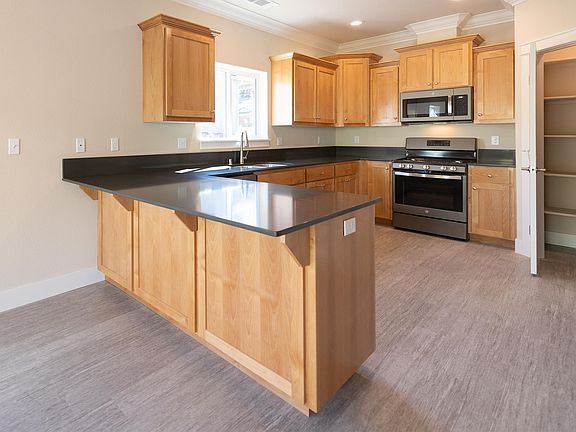 3rd image of 3781 Craftsman Ave