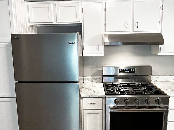 3rd image of 11201 S Langley Ave #1C