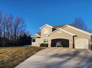 4308 Virg Ct, Center Point, IA 52213