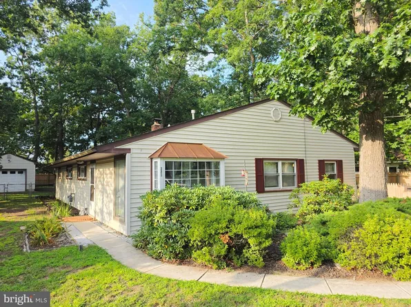 329 Evergreen Rd, Mount Laurel, NJ 08054