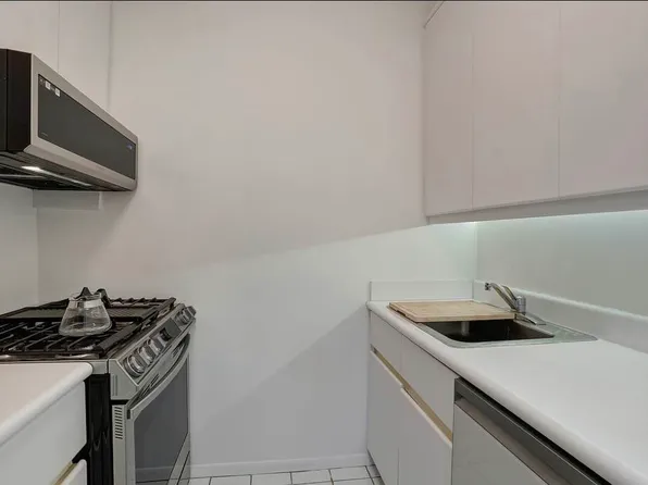 200 East 69th Street 2U image 3 of 9