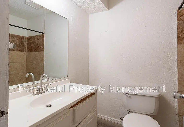 109 SE 42nd St #A — Photo 11