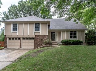 9300 W 111th Ter, Overland Park, KS 66210