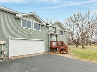 14 Oak Leaf Ln, Circle Pines, MN 55014