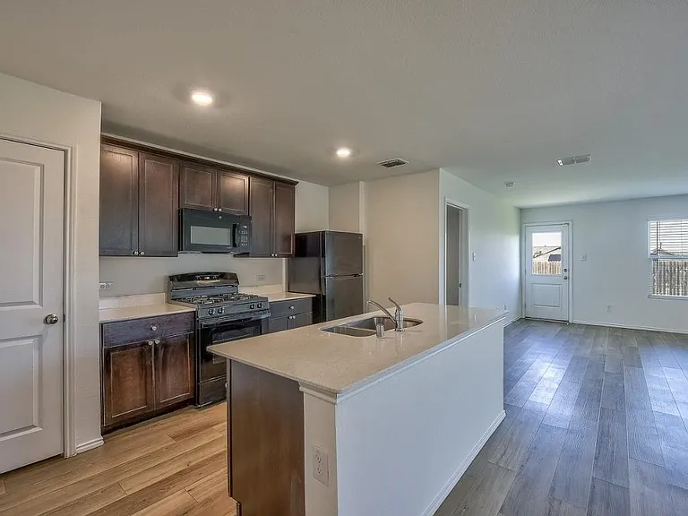 444 Frio Pass Trl — Photo 2