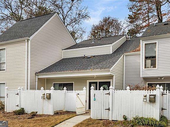 2nd image of 2686 Meadowlawn Dr SE