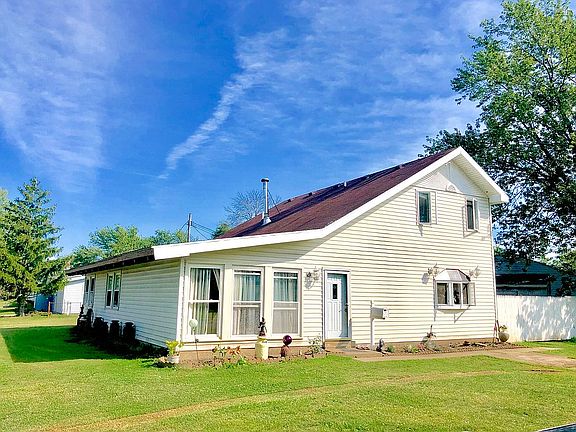 3rd image of 49 Marilyn Dr