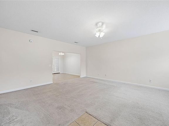 5th image of 121 Magnolia Ct
