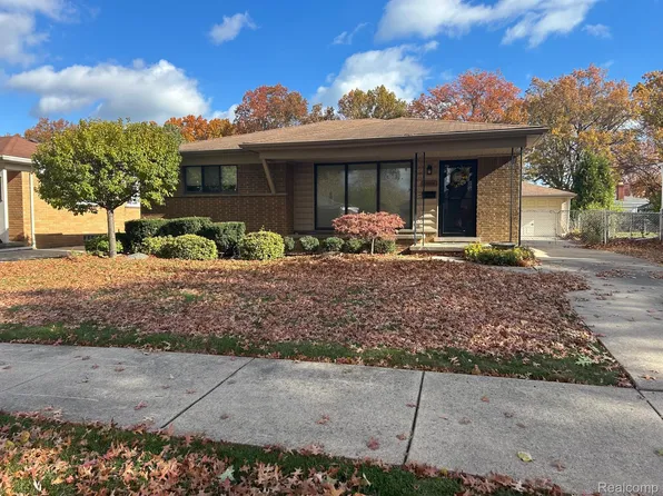 28806 Jane St, Saint Clair Shores, MI 48081