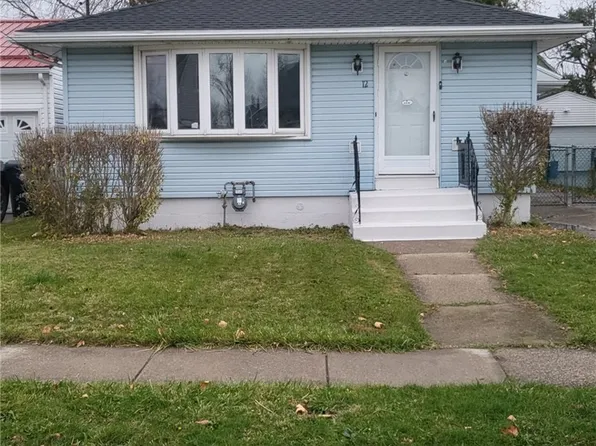 12 Krakow St, Lackawanna, NY 14218