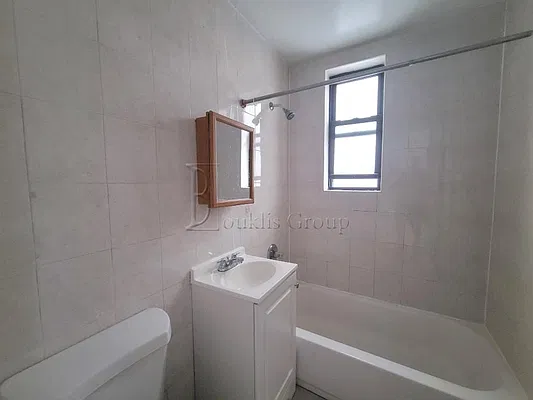 Rented by Bouklis Group | media 5