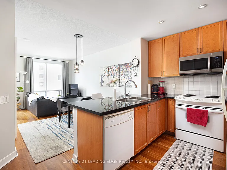 85 Bloor St E #1413 — Photo 3