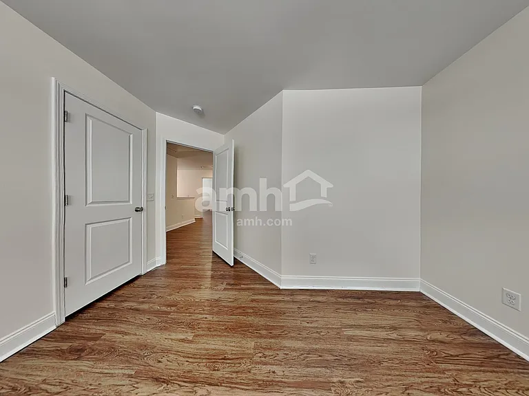 16368 Aubergine Aly — Photo 20