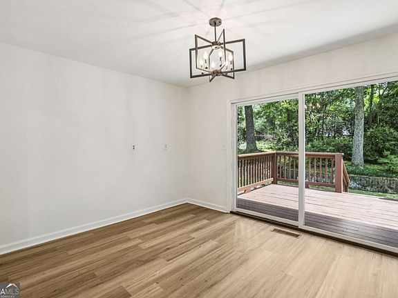5th image of 3705 Donaldson Dr NE