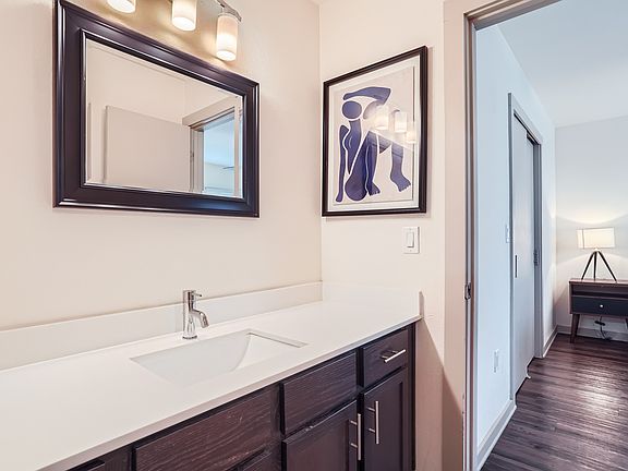 2nd image of 2806 Reagan St APT 104
