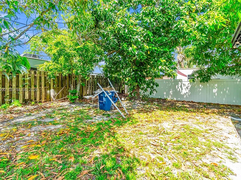 1010 NW 196th St — Photo 47