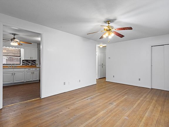 5th image of 372 SE Elmhurst Ave