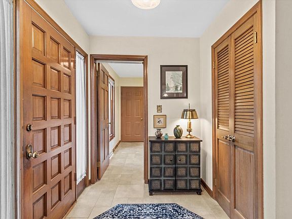 3rd image of 700 Waters Edge ROAD #5