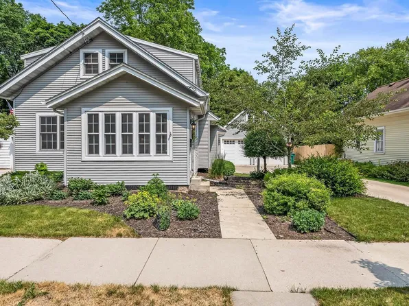 W66N678 Madison AVENUE, Cedarburg, WI 53012