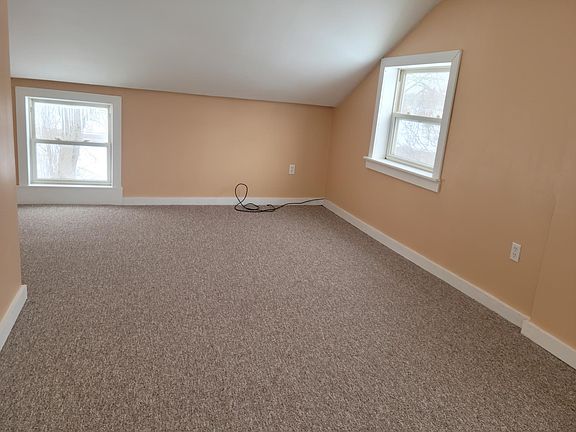 5th image of 7553 Mason St