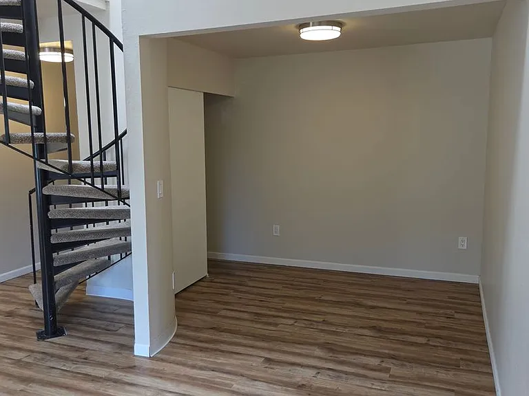 First Hill Apartments — Photo 27