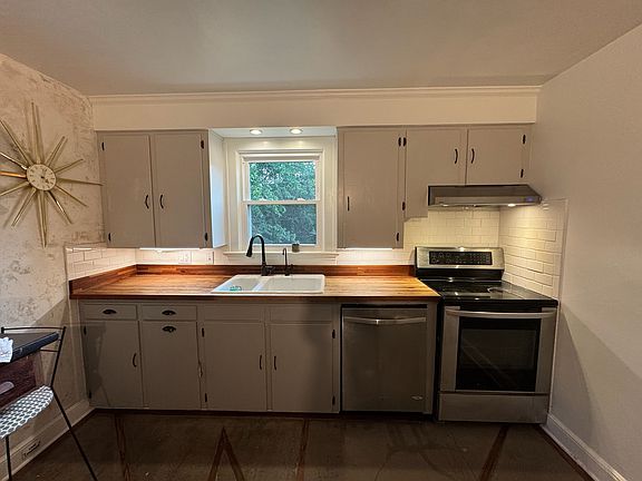 3rd image of 1107 Cosby St